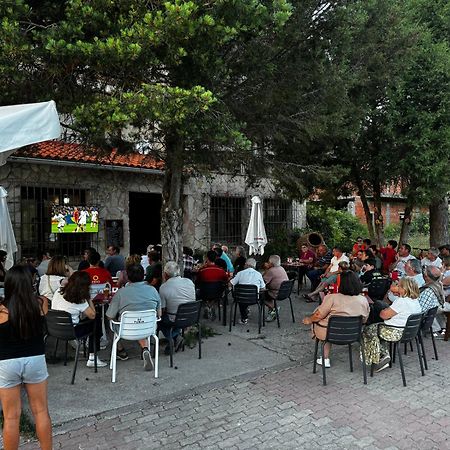 Hotel Restaurante Rio Cuervo Vega del Cadorno Eksteriør bilde