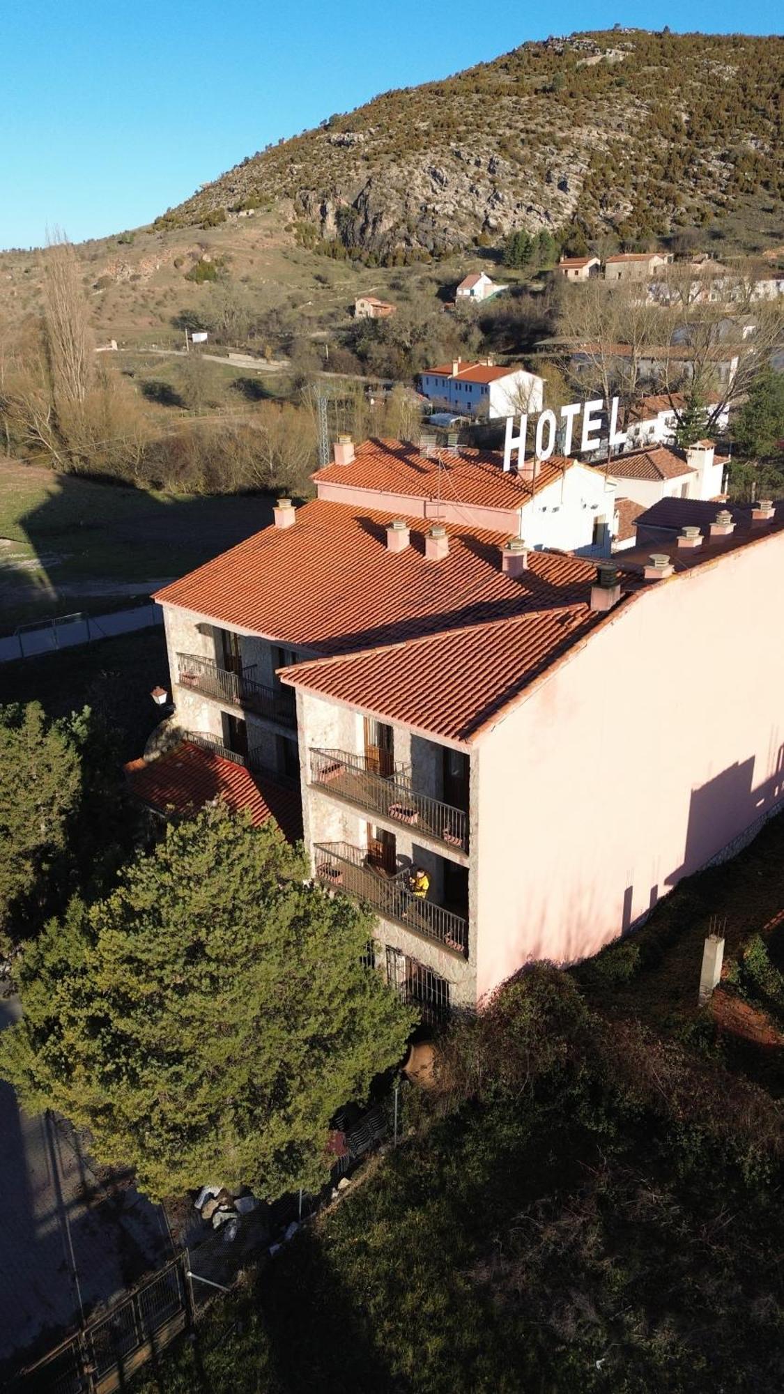 Hotel Restaurante Rio Cuervo Vega del Cadorno Eksteriør bilde