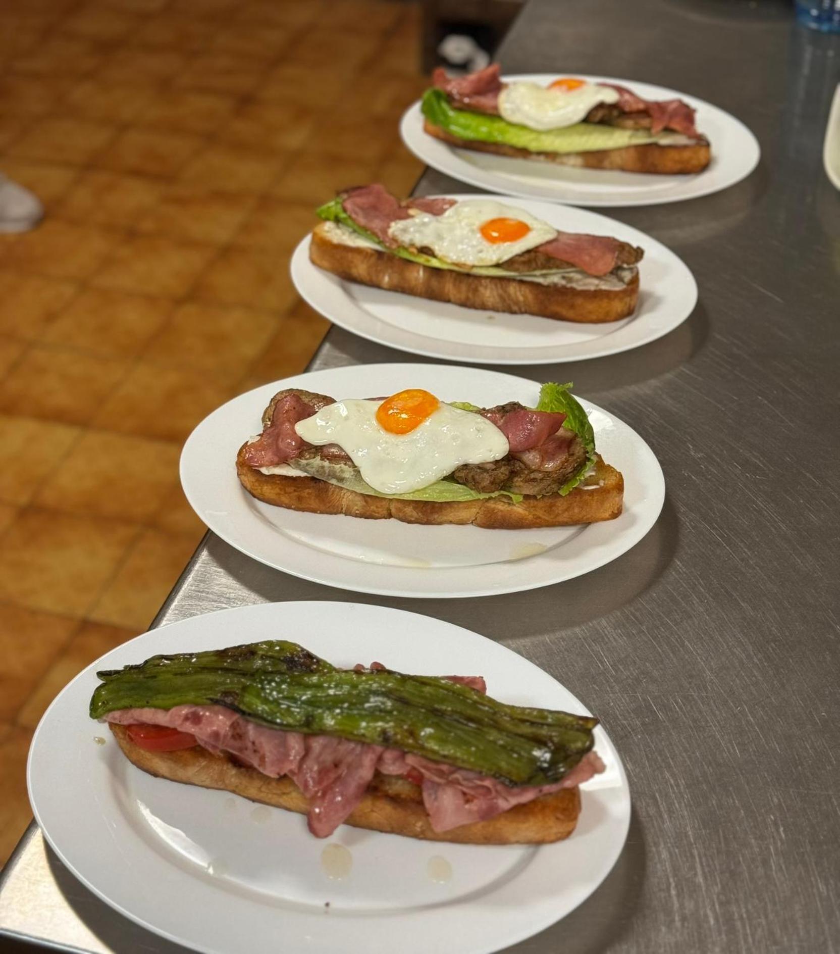 Hotel Restaurante Rio Cuervo Vega del Cadorno Eksteriør bilde