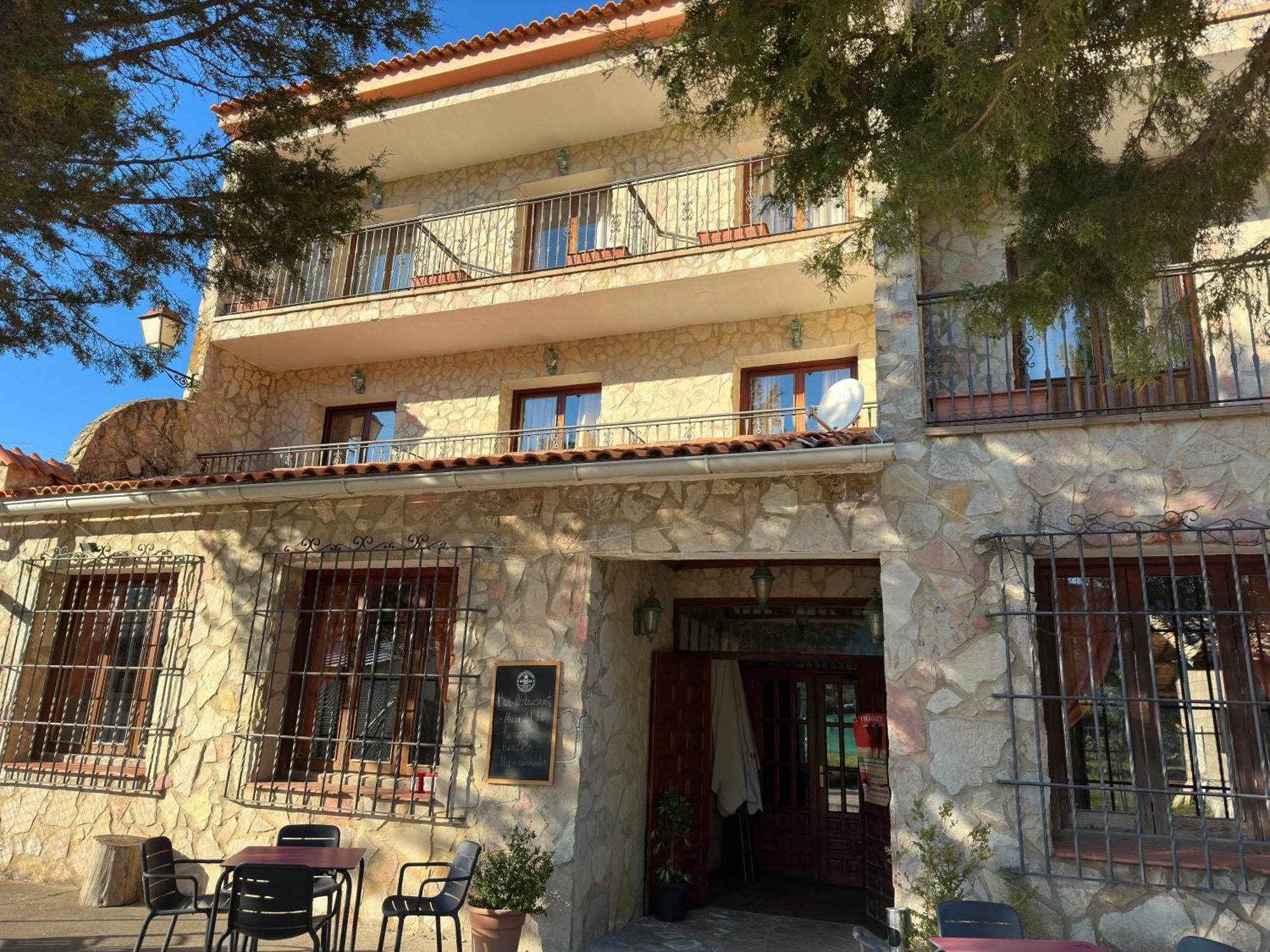 Hotel Restaurante Rio Cuervo Vega del Cadorno Eksteriør bilde