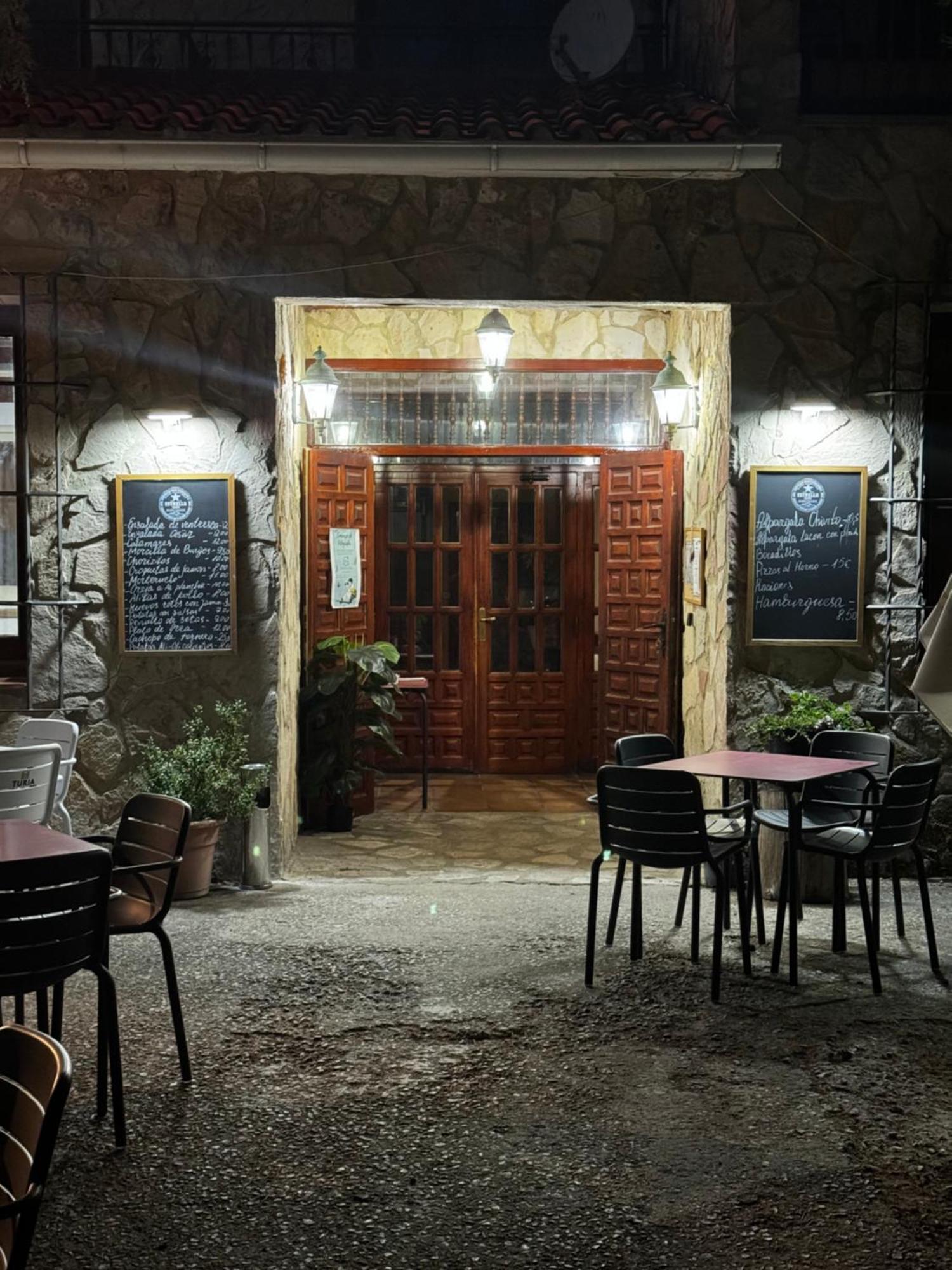 Hotel Restaurante Rio Cuervo Vega del Cadorno Eksteriør bilde