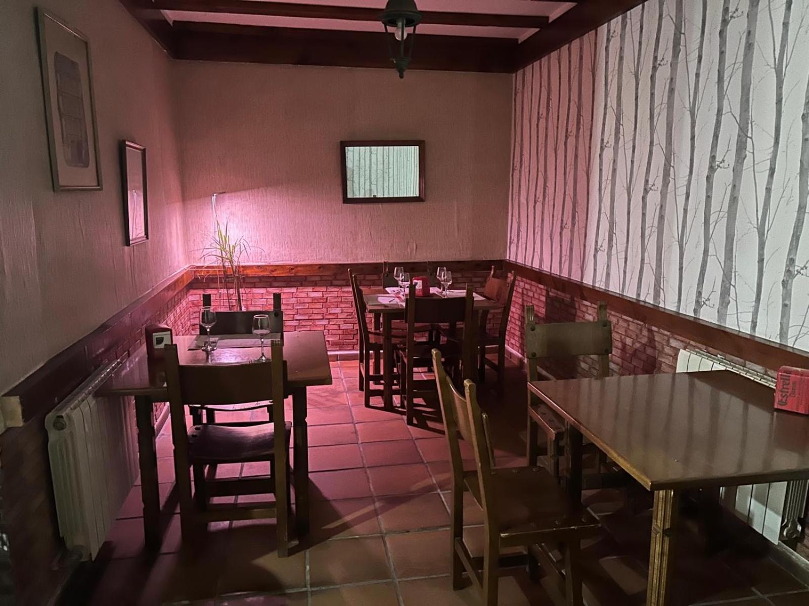 Hotel Restaurante Rio Cuervo Vega del Cadorno Eksteriør bilde