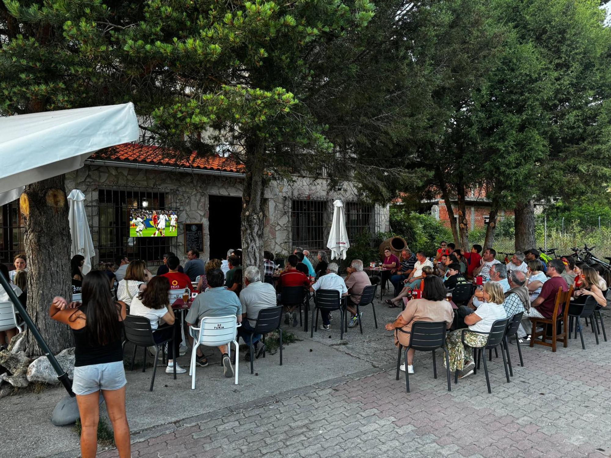 Hotel Restaurante Rio Cuervo Vega del Cadorno Eksteriør bilde